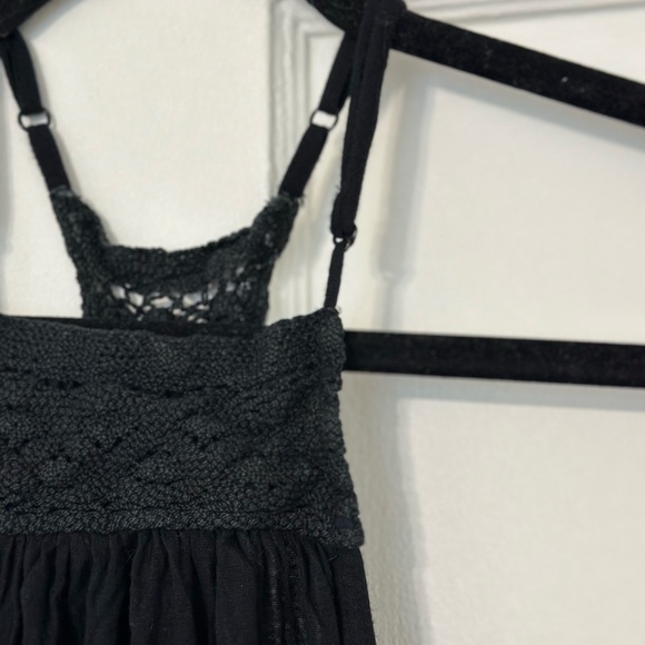 Black camisole - Picture 3 of 3
